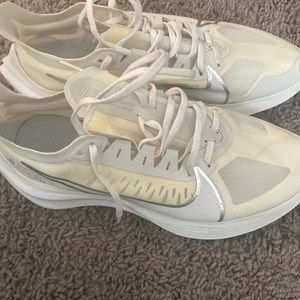 nike air ZOOM GRAVITY size 8 women’s Sneakers